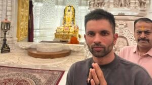 Keshav Maharaj ने किया राम लला के दर्शन, IPL 2024 में पहली बार खेलते हुए नजर आएंगे केशव