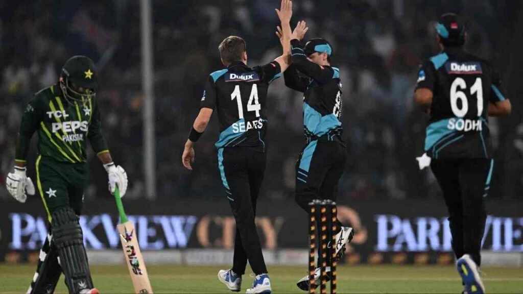 Pak Vs Nz 4th T-20: न्यूजीलैंड की C टीम का वार, पाकिस्तान की टीम हुई बेहाल